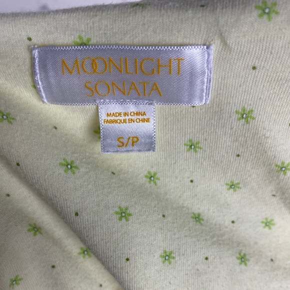 VINTAGE pastel yellow nightgown - Picture 5 of 5